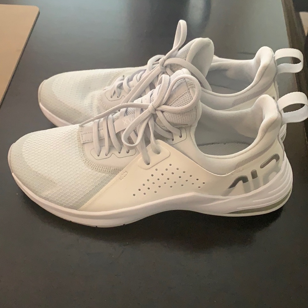 Women’s Nike Air Max Bella TR 3 sneakers size 7.5